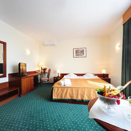 Hotel T&T Poznań Exteriör bild
