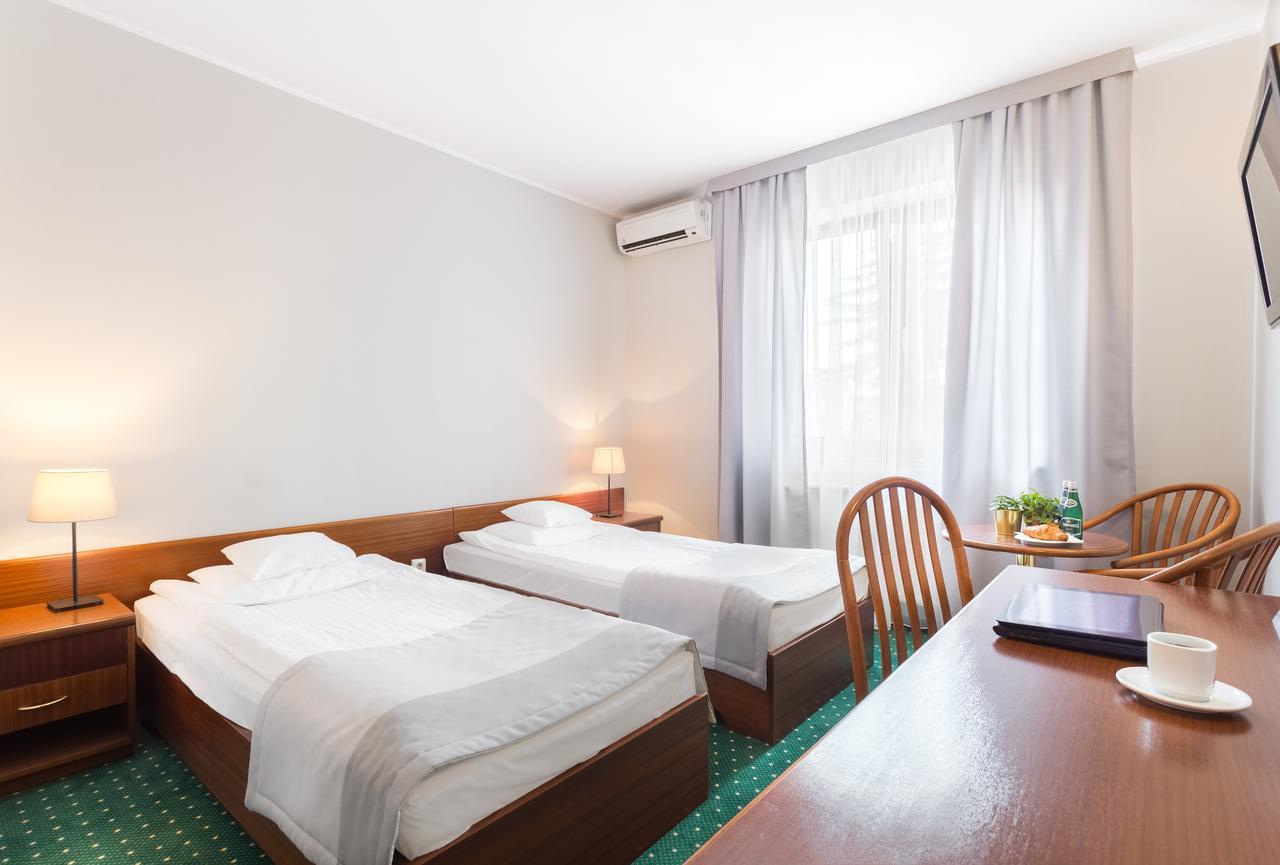 Hotel T&T Poznań Exteriör bild
