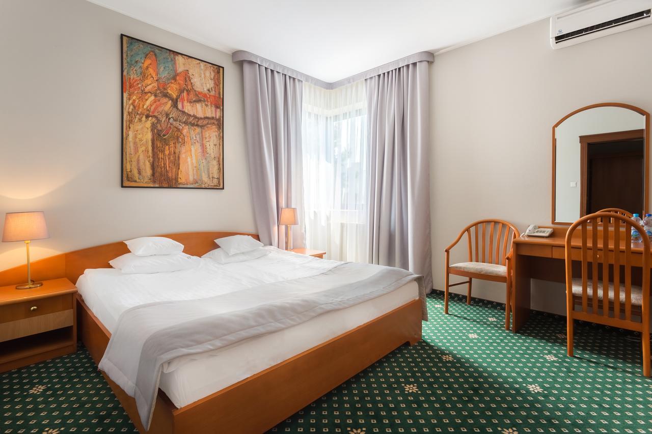 Hotel T&T Poznań Exteriör bild